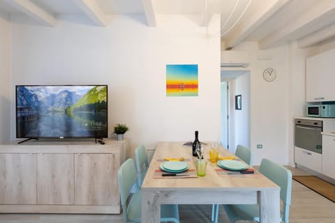 TV and multimedia, Dining area