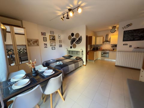 Kitchen or kitchenette, Living room, Seating area, Dining area