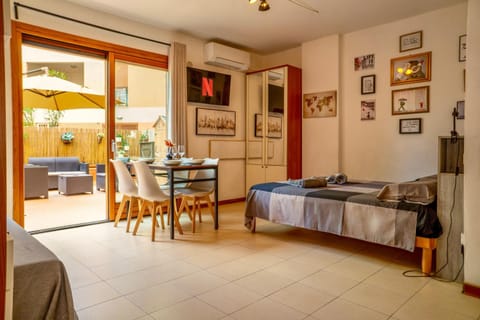 Bed, Garden, Garden, Solarium, TV and multimedia, View (from property/room), View (from property/room), Balcony/Terrace, Balcony/Terrace, Living room, Photo of the whole room, Decorative detail, Decorative detail, Seating area, Dining area, Bedroom, Garden view, Garden view, Lunch, Lunch, Inner courtyard view, flat iron, heating, heating, internet, internet, internet, locker, locker, wardrobe, air conditioner, air conditioner