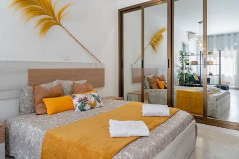 Bed, Bedroom, towels, wardrobe