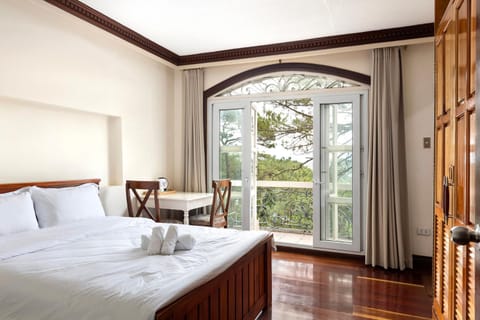 View (from property/room), Balcony/Terrace, Bedroom