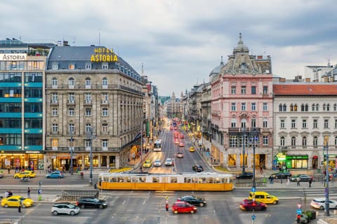 Nearby landmark, Neighbourhood, Bird's eye view, City view, Location