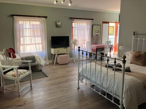 Gatsby Suite, with pool in quiet area, close to town Apartment in Stellenbosch