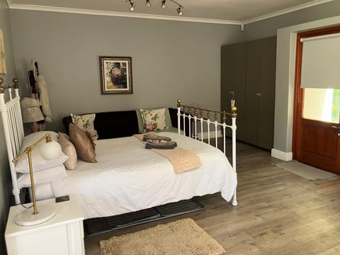 Gatsby Suite, with pool in quiet area, close to town Apartment in Stellenbosch