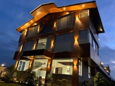 Facade/entrance, Mountain view