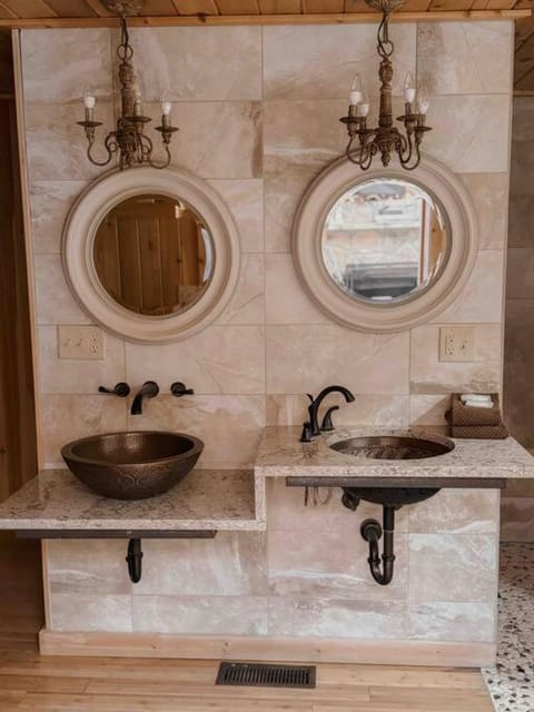 Ivy Garden Chateau House in Pigeon Forge