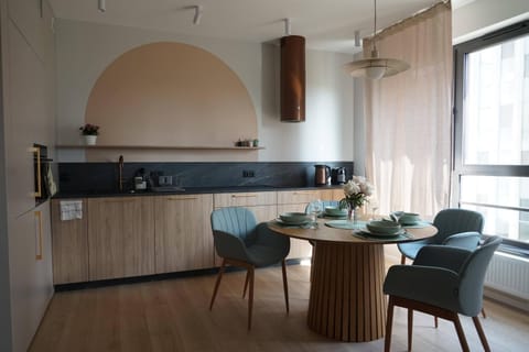 Kitchen or kitchenette, Dining area, stove
