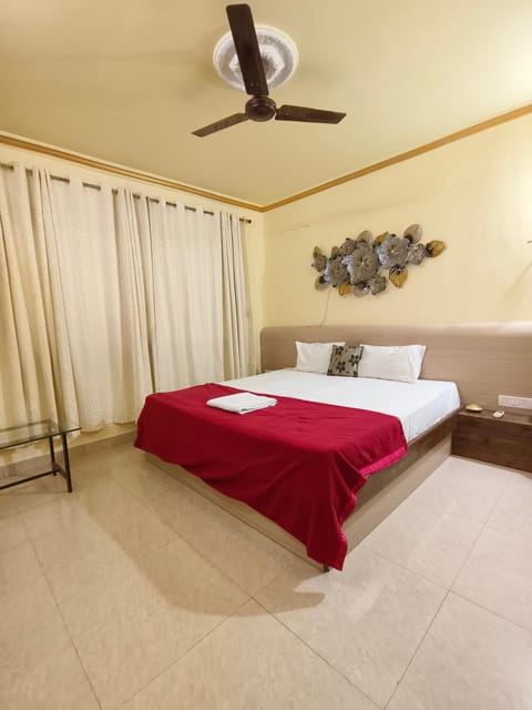 Bed, Bedroom, fireplace
