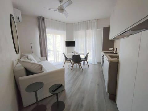 TV and multimedia, Kitchen or kitchenette, Living room, oven