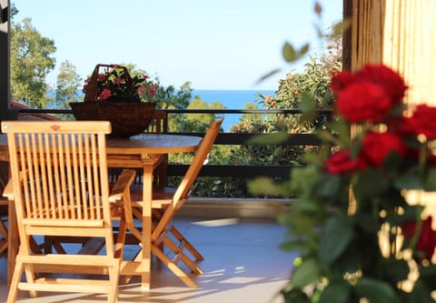 Balcony/Terrace, Seating area, Dining area, Garden view, Sea view