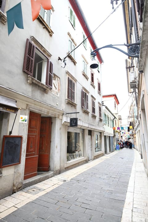 Property building, Day, Neighbourhood, Street view