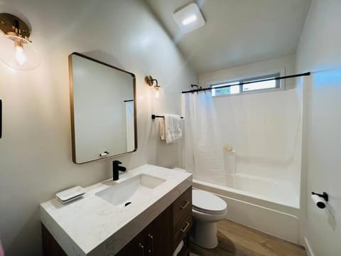 Cypress House (Historic Coast Guard property) House in Point Arena