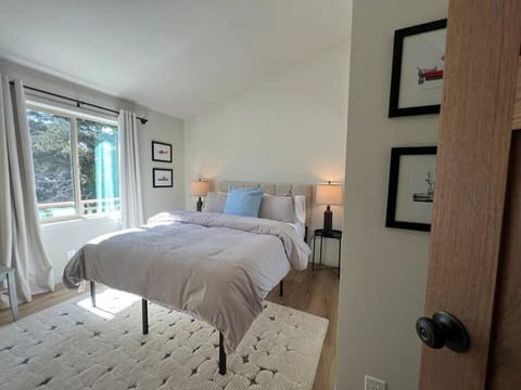 Cypress House (Historic Coast Guard property) House in Point Arena