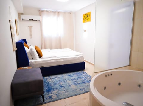 Hot Tub, Bedroom