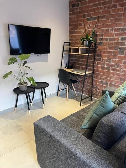 TV and multimedia, Living room, Seating area, Evening entertainment