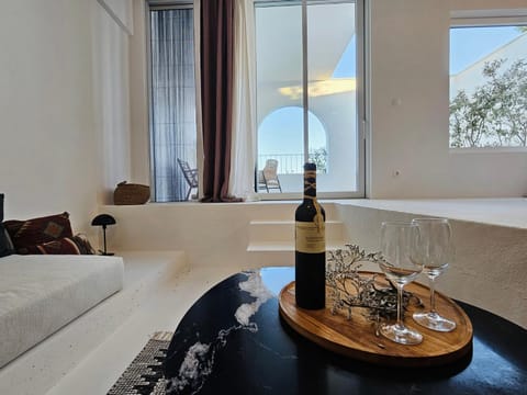 Photo of the whole room, Seating area