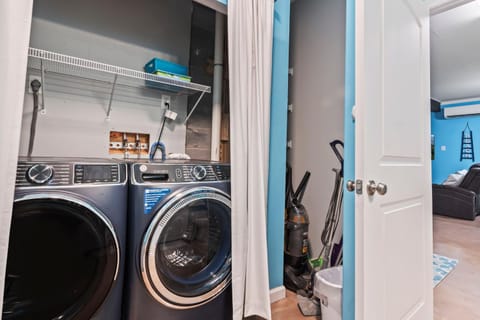 Spectacular Beach House! Arcade Games & Hot Tub! Sleeps 12! House in Garden City