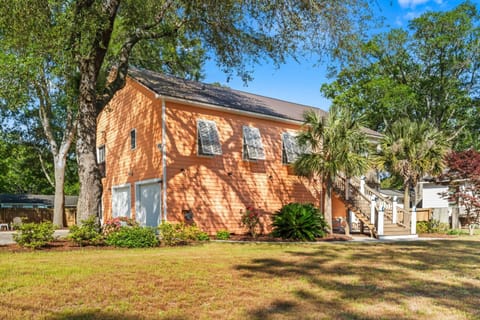 Spectacular Beach House! Arcade Games & Hot Tub! Sleeps 12! House in Garden City