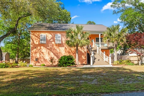 Spectacular Beach House! Arcade Games & Hot Tub! Sleeps 12! House in Garden City