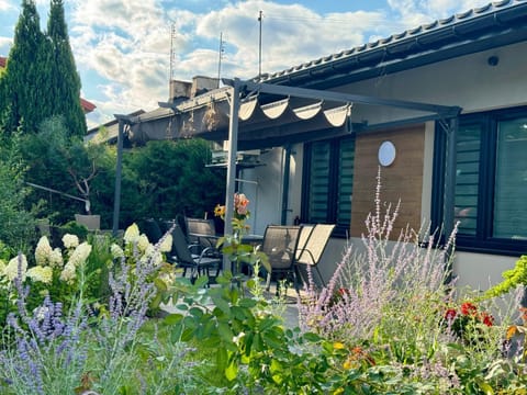 Garden, Balcony/Terrace