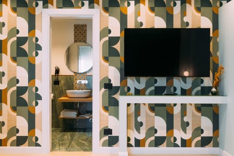 TV and multimedia, hair dresser