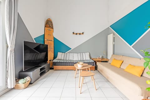 Communal lounge/ TV room, TV and multimedia, Living room, Seating area