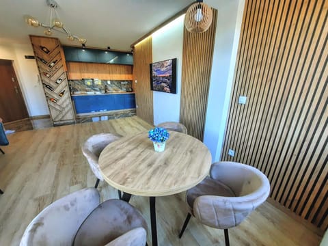 TV and multimedia, Kitchen or kitchenette, Living room