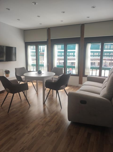 Communal lounge/ TV room, TV and multimedia, Living room, Evening entertainment