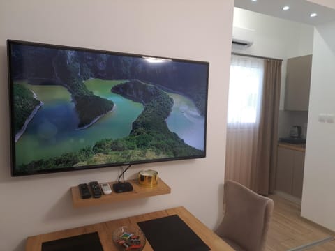 TV and multimedia, Kitchen or kitchenette