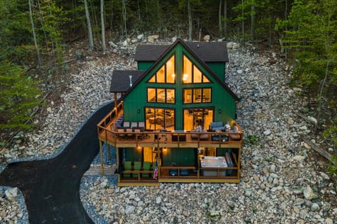 Emerald Escape - Managed by Gr8Escapes House in Massanutten