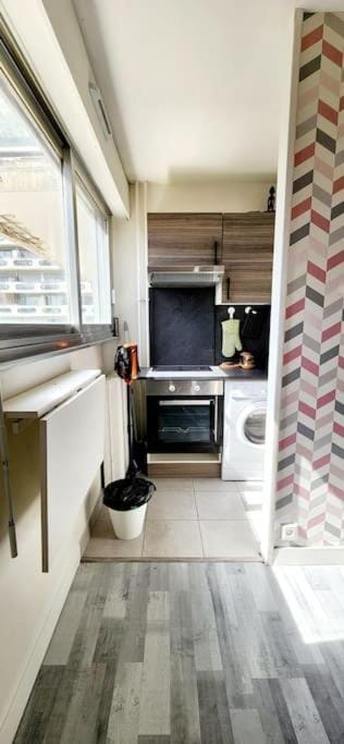 Studio & Expansive Terrace: Urban Oasis in Paris! Apartment in Puteaux