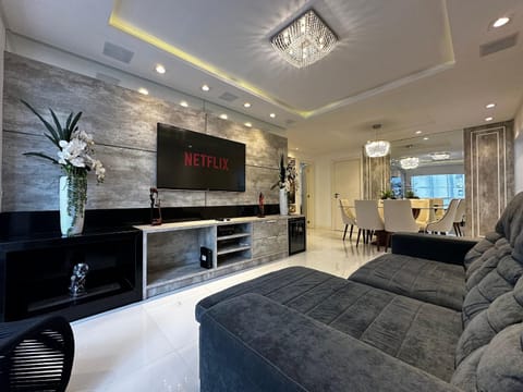 TV and multimedia, Living room, Seating area, Evening entertainment