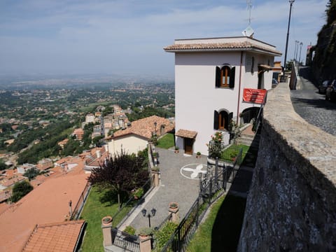 Facade/entrance, Garden, View (from property/room)