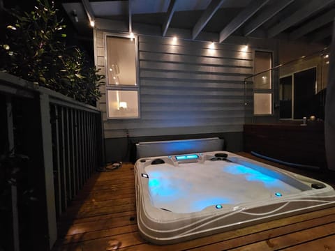 Night, Hot Tub