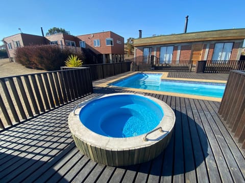 Property building, Hot Tub, Swimming pool