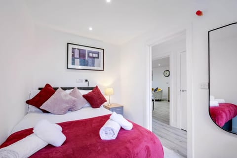 Photo of the whole room, Bedroom, towels