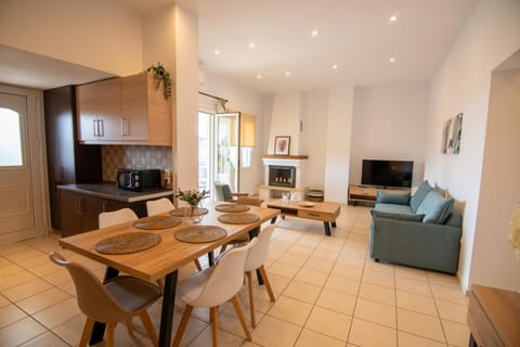 Seating area, Dining area