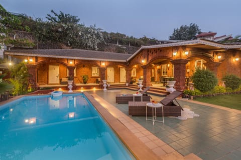 Property building, Garden, Pool view, Swimming pool, sunbed