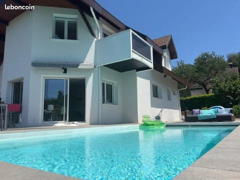 Villa avec piscine à 5 minutes du lac Villa in Haute-Savoie
