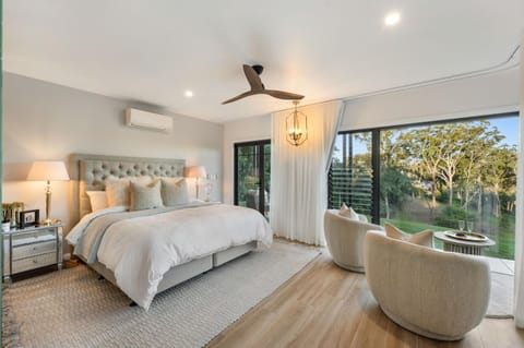 Bed, Seating area, Bedroom, fireplace, air conditioner