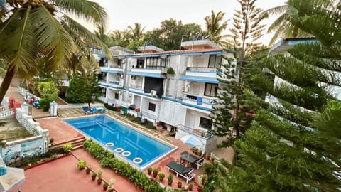 Property building, Day, Garden, Garden view, Pool view, Swimming pool, sunbed