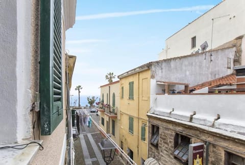 Day, Neighbourhood, Street view, Location