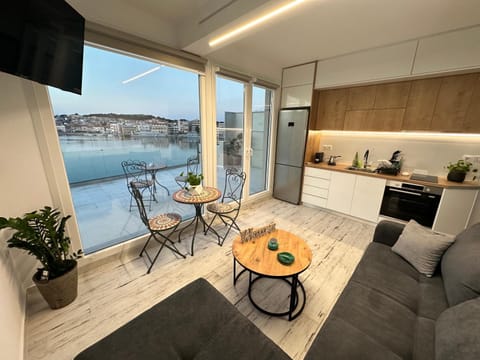 TV and multimedia, View (from property/room), Balcony/Terrace, Kitchen or kitchenette, Living room, Seating area