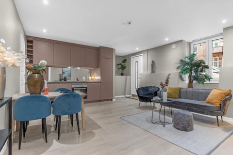 Kitchen or kitchenette, Living room, Seating area, Dining area, minibar, pet friendly