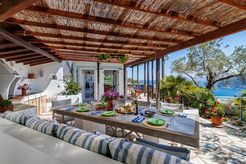 Patio, Natural landscape, Garden, Balcony/Terrace, Seating area, Dining area, Sea view