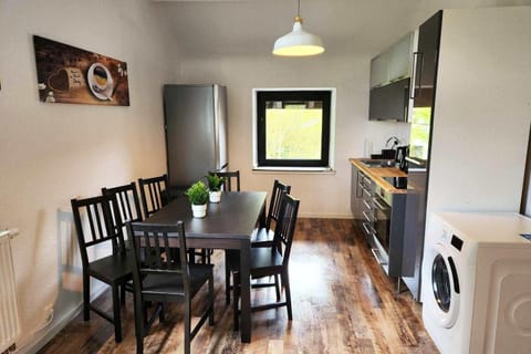 Kitchen or kitchenette, Dining area, stove