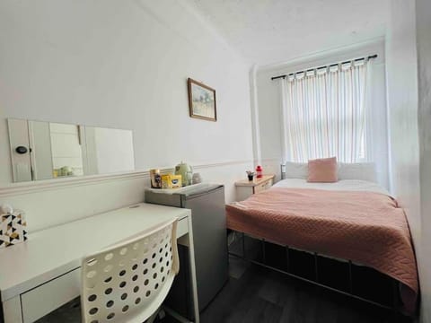 Bed, Photo of the whole room, Bedroom, hair dresser