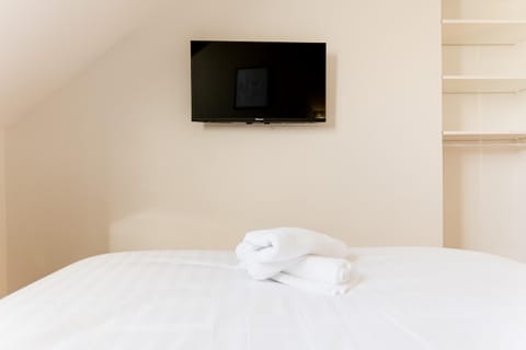 TV and multimedia, Bedroom, towels