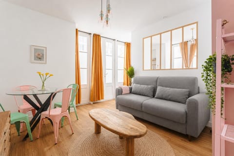 Seating area, Meals