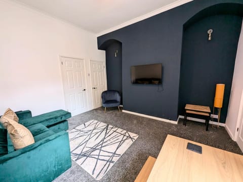 Perfect 2 BR home stay, 10 mins walk from the city House in South Shields